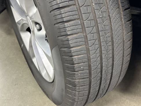Used 2026 Chrysler Pacifica Limited FWD image 30