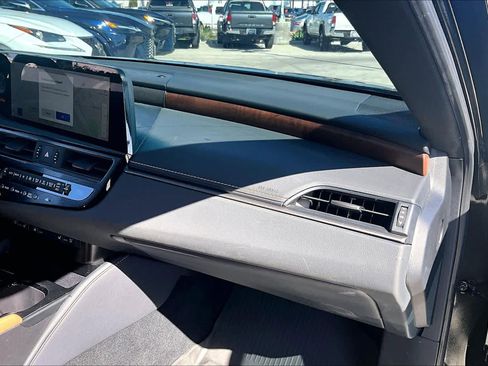 Used 2024 Lexus ES 300h w/ Premium Package image 19