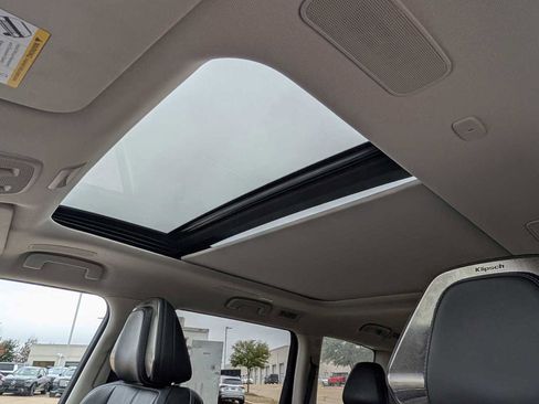 Used 2025 INFINITI QX80 Sensory image 21