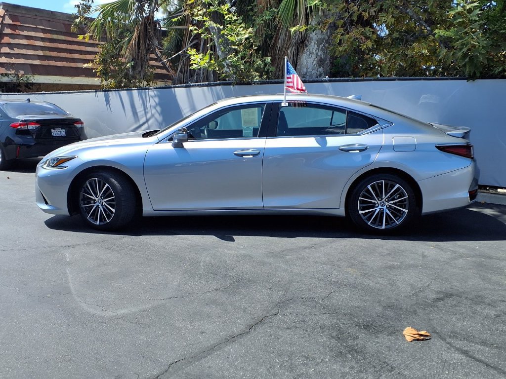 Used 2024 Lexus ES 300h w/ Premium Package FWD image 4