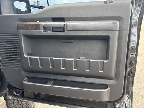 Used 2015 Ford F250 Platinum w/ FX4 Off-Road Package image 27
