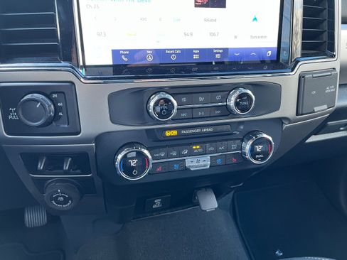 Certified 2022 Ford F250 Lariat w/ Black Appearance Package image 21