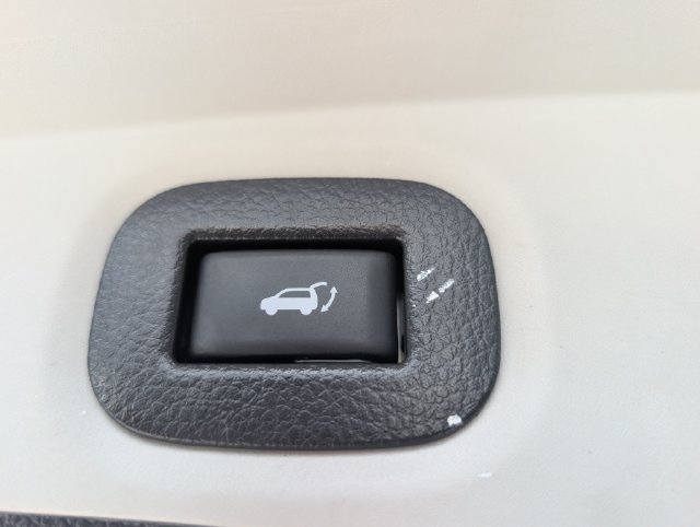 Used 2018 Nissan Rogue SV AWD/4WD image 14