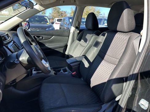 Used 2019 Nissan Rogue S image 11