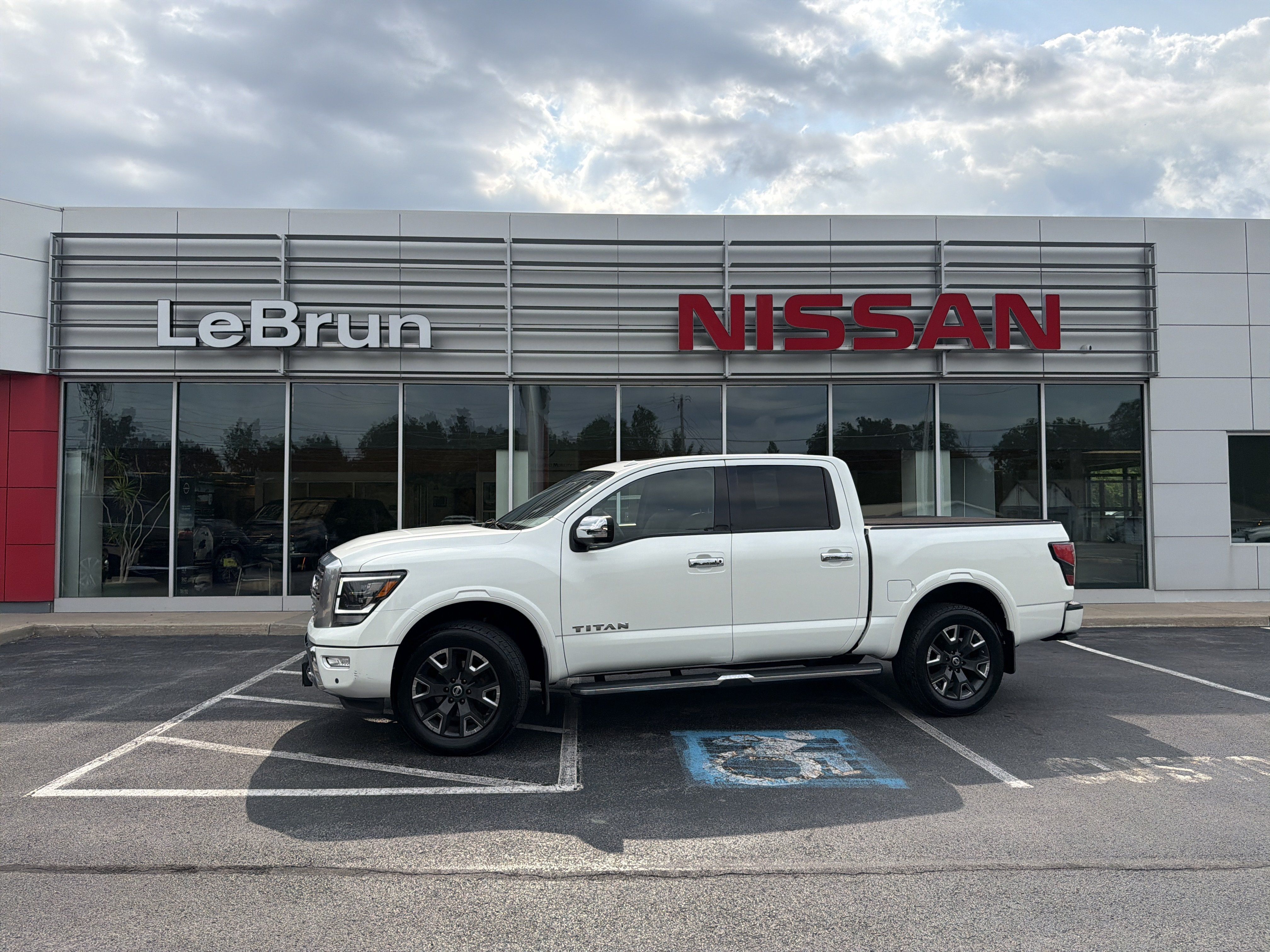 Used 2021 Nissan Titan Platinum Reserve w/ Moonroof Package AWD/4WD image 1