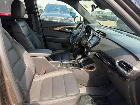 Used 2021 Chevrolet TrailBlazer ACTIV w/ Technology Package FWD image 19