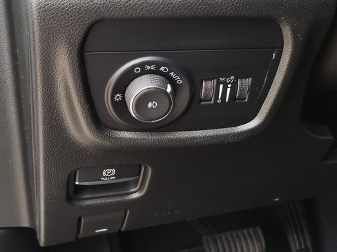 Used 2023 Jeep Grand Cherokee Limited w/ Black Appearance Package RWD image 19