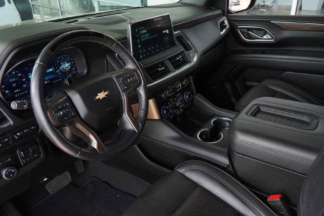 Used 2024 Chevrolet Tahoe High Country w/ Advanced Technology Package AWD/4WD image 2