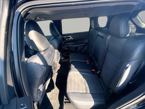 Used 2025 Mitsubishi Outlander SE AWD/4WD image 24