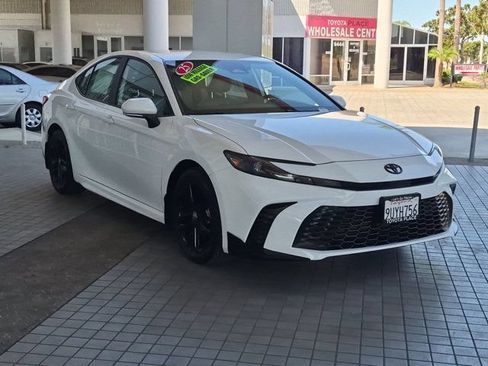 Certified 2025 Toyota Camry SE FWD image 3