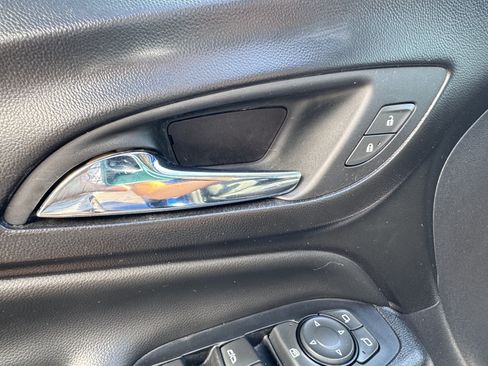 Used 2019 Chevrolet Equinox LT FWD image 22