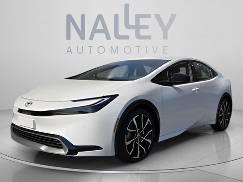 Used 2025 Toyota Prius Plug-In Hybrid FWD image 1