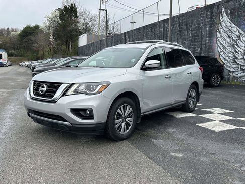 Used 2020 Nissan Pathfinder SV w/ Cargo Package image 4