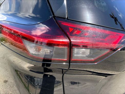 Used 2024 Nissan Rogue S FWD image 28