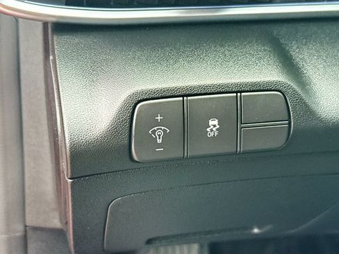 Certified 2025 Hyundai Elantra SEL FWD image 10