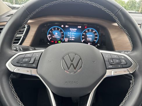 Certified 2025 Volkswagen Atlas SE FWD image 10