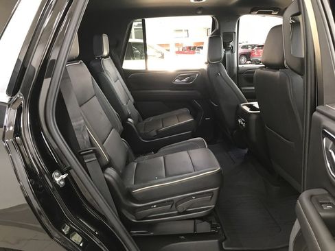 Used 2023 GMC Yukon SLT w/ SLT Luxury Package image 14