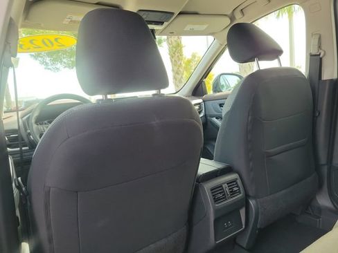 Used 2023 Nissan Rogue SV FWD image 10
