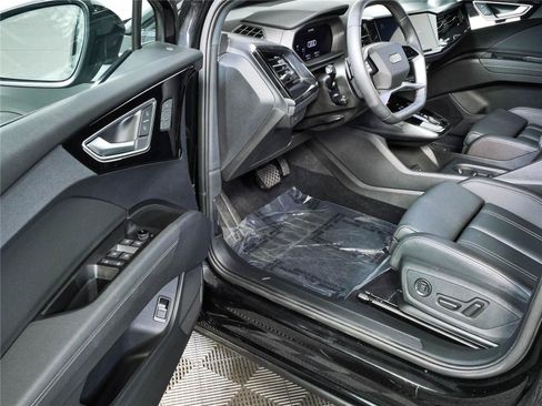 Used 2023 Audi Q4 e-tron Premium Plus w/ Premium Plus AWD/4WD image 8