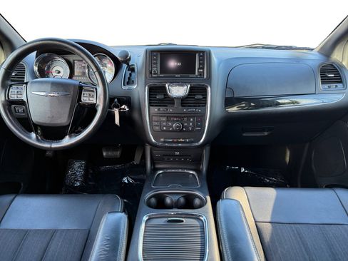 Used 2015 Chrysler Town & Country S w/ Driver Convenience Group image 10