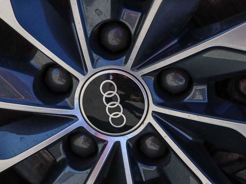 Used 2023 Audi A4 2.0T Premium w/ Convenience Package image 14