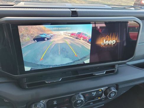 Used 2024 Jeep Wrangler Unlimited Rubicon 4xe image 11