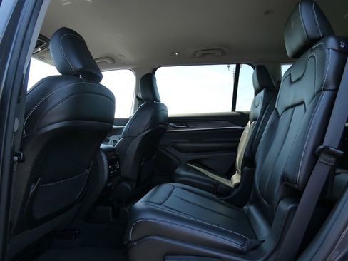 Used 2023 Jeep Grand Cherokee L Limited AWD/4WD image 17
