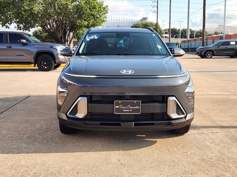 Used 2024 Hyundai Kona SEL AWD/4WD image 3
