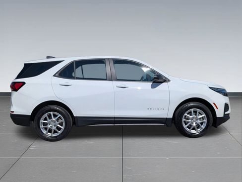 Used 2022 Chevrolet Equinox LS AWD/4WD image 6