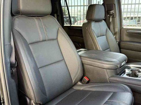 Used 2025 Chevrolet Suburban RST image 13