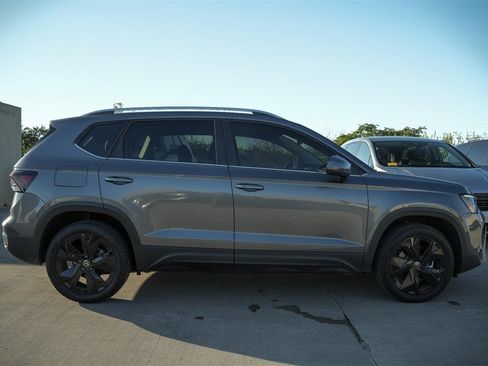 New 2025 Volkswagen Taos SE image 7