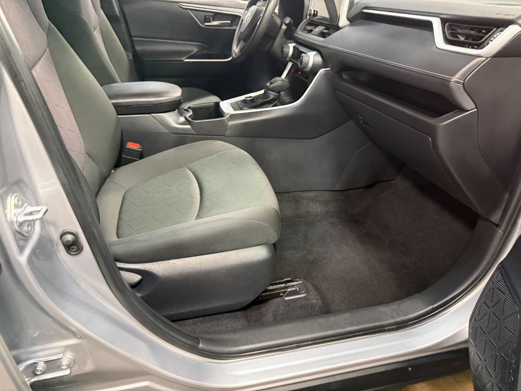 Used 2025 Toyota RAV4 XLE AWD/4WD image 62