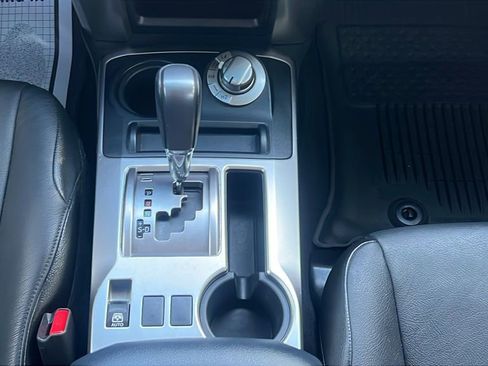 Used 2018 Toyota 4Runner SR5 AWD/4WD image 15