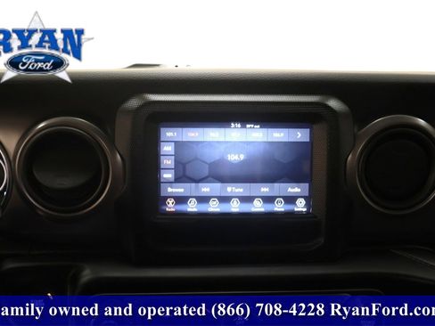 Used 2023 Jeep Gladiator Willys image 22