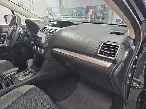 Used 2016 Subaru Crosstrek 2.0i Premium AWD/4WD image 32