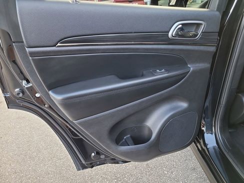 Used 2021 Jeep Grand Cherokee Limited X image 10