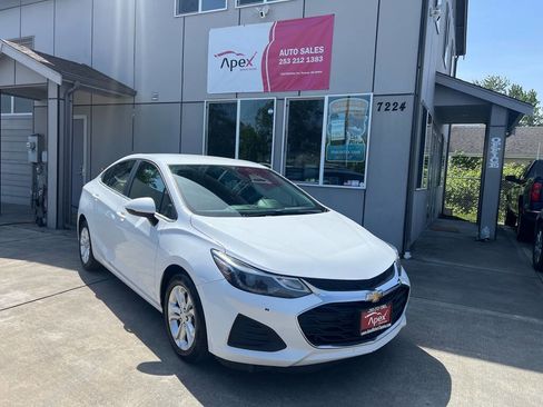 Used 2019 Chevrolet Cruze LT w/ LT Fleet Convenience Package image 2
