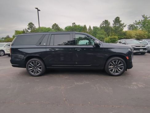 Used 2023 Cadillac Escalade ESV Sport Platinum AWD/4WD image 2