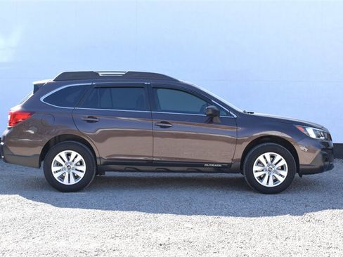 Used 2019 Subaru Outback 2.5i AWD/4WD image 6