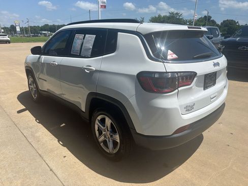 Used 2023 Jeep Compass Latitude AWD/4WD image 4