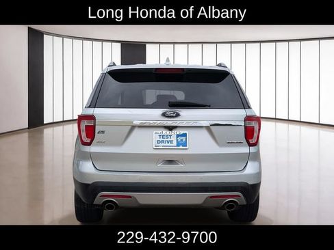 Used 2016 Ford Explorer XLT w/ Equipment Group 202A FWD image 7