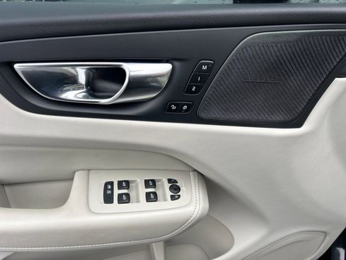 Used 2022 Volvo XC60 B5 Inscription w/ Advanced Package image 4