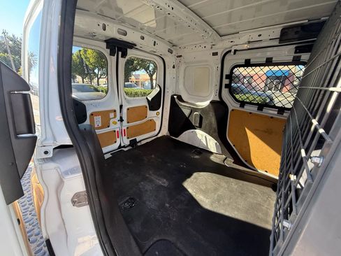 Used 2018 Ford Transit Connect XLT image 17