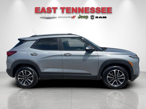 Used 2026 Chevrolet TrailBlazer LT FWD image 2