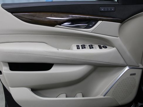 Used 2019 Cadillac Escalade Luxury image 12