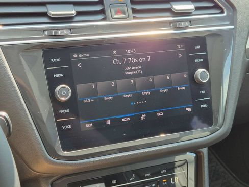 Used 2022 Volkswagen Tiguan SE w/ Panoramic Sunroof Package AWD/4WD image 18