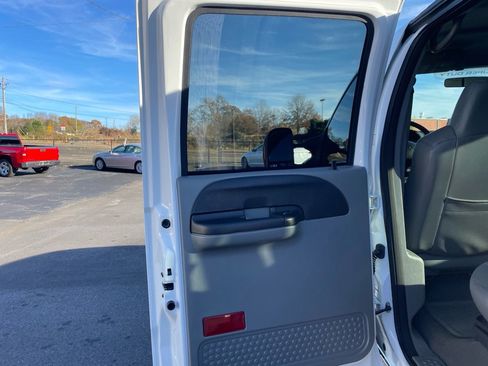 Used 2007 Ford F550 2WD Crew Cab Super Duty image 15