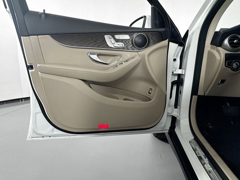 Used 2019 Mercedes-Benz GLC 300 4MATIC image 20