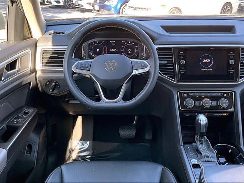 Certified 2023 Volkswagen Atlas SE image 5