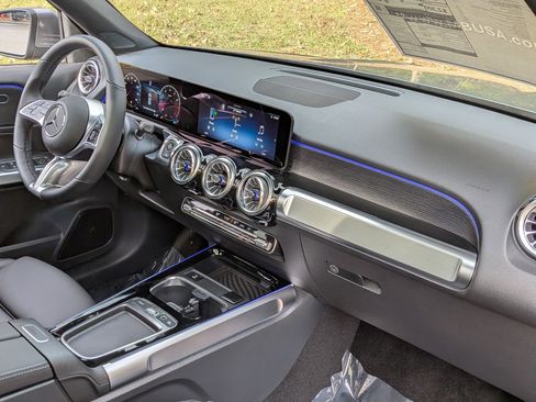 New 2026 Mercedes-Benz GLB 250 4MATIC image 34
